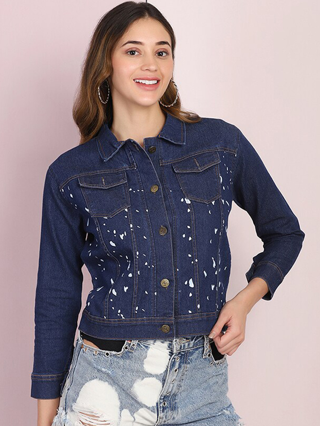 

BUY NEW TREND Women Blue Typography Printed Lightweight Crop Denim Jacket