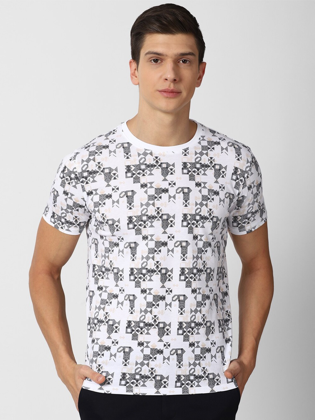 

V Dot Men White Printed Slim Fit Cotton T-shirt