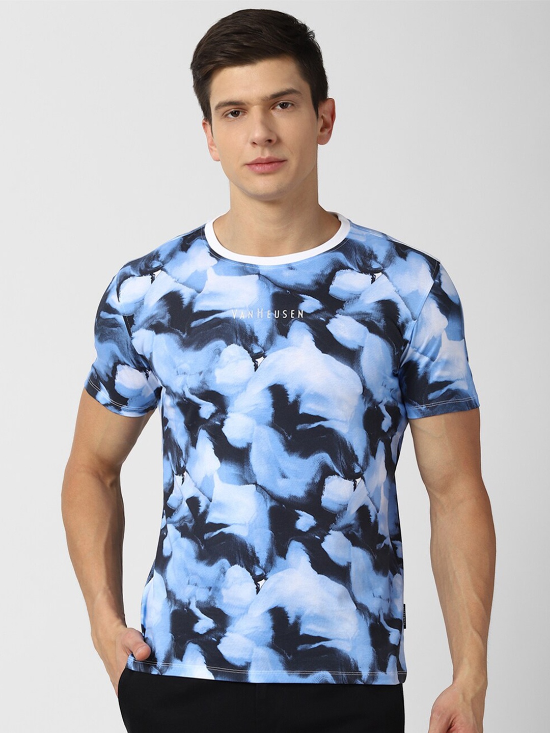 

V Dot Men Blue & Black Printed Slim Fit T-shirt
