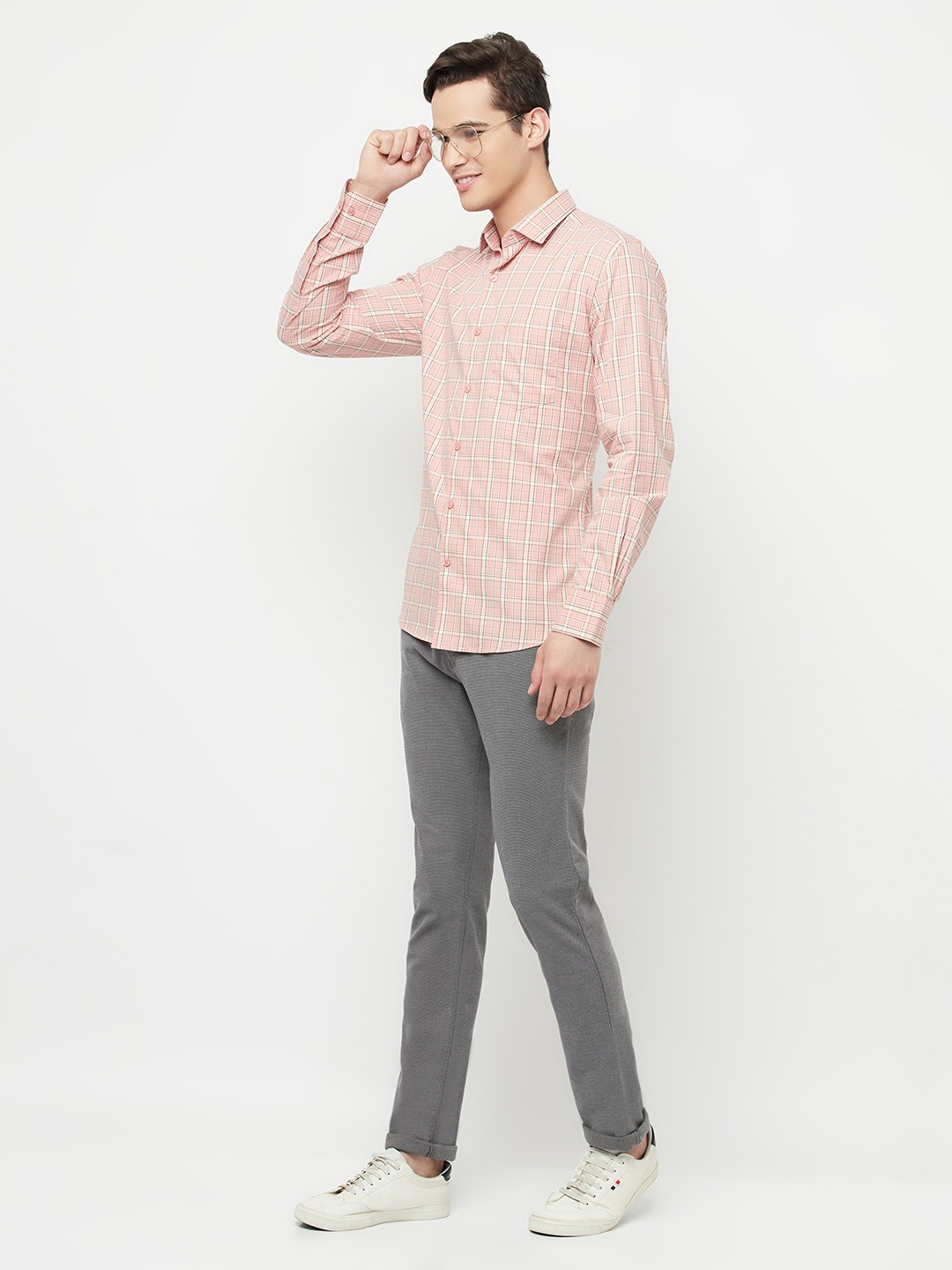 

Crimsoune Club Men Pink Slim Fit Checked Casual Shirt