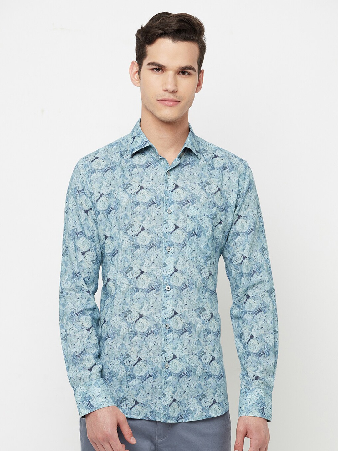 

Crimsoune Club Men Blue Slim Fit Floral Printed Casual Shirt