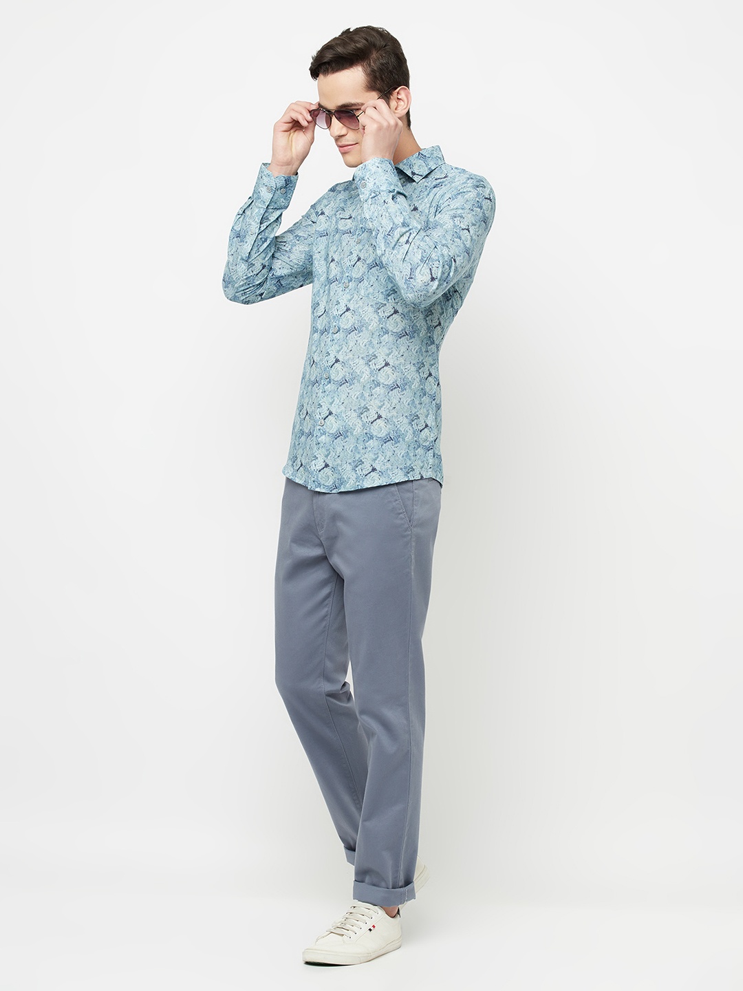 

Crimsoune Club Men Blue Slim Fit Floral Printed Casual Shirt
