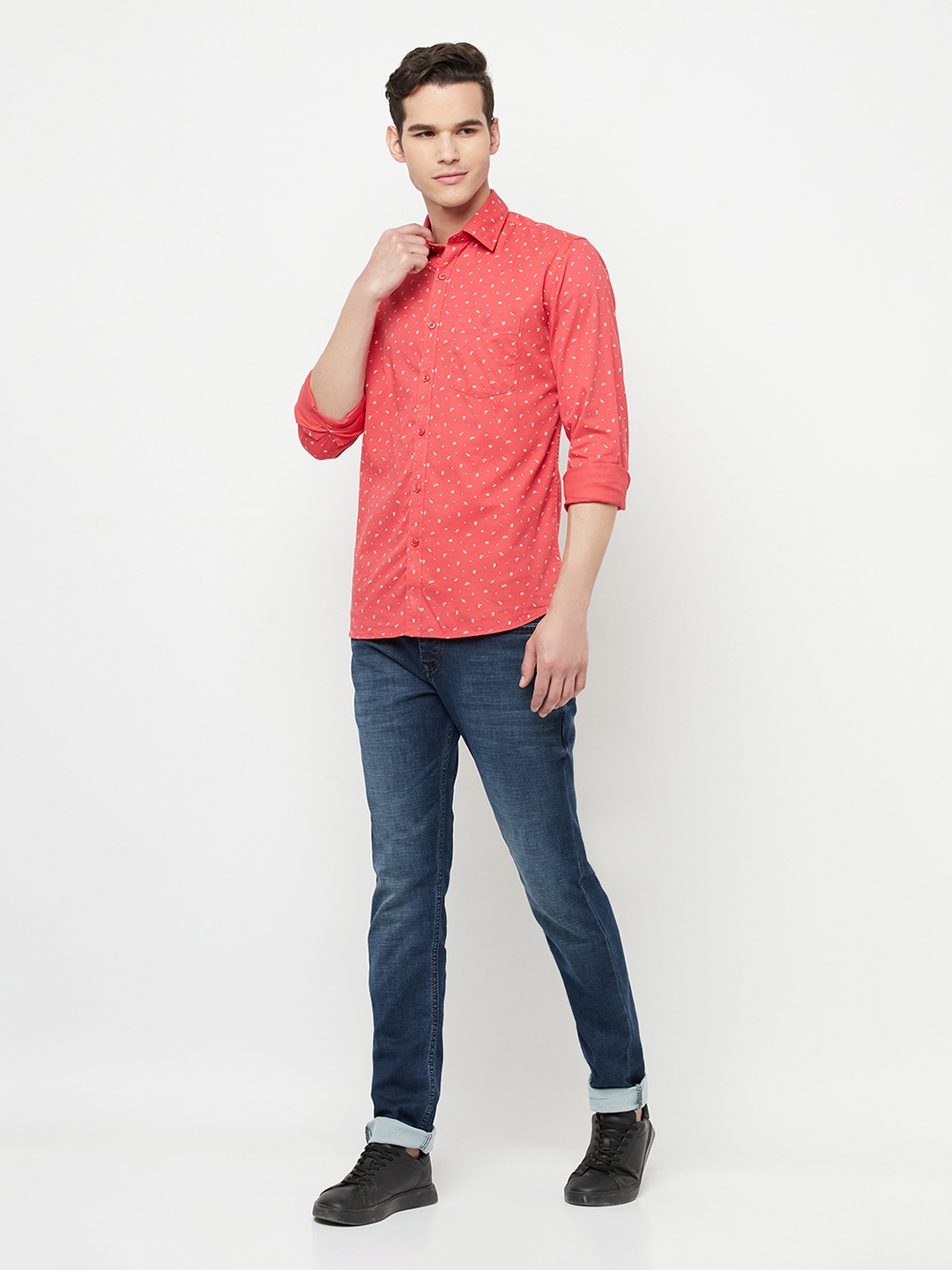 

Crimsoune Club Men Pink Slim Fit Printed Casual Shirt