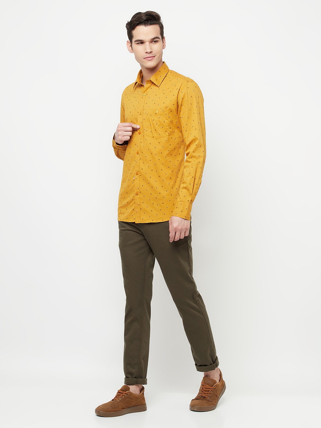 

Crimsoune Club Men Mustard Floral Printed Pure Cotton Slim Fit Casual Shirt
