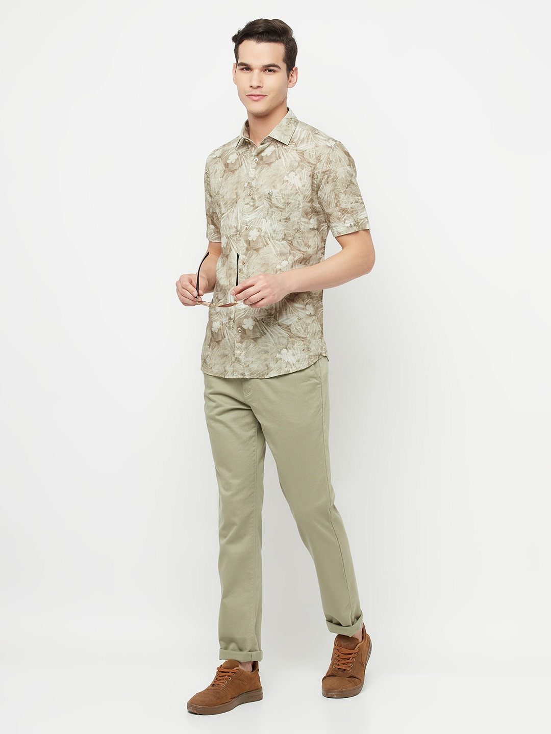 

Crimsoune Club Men Olive Green Slim Fit Floral Printed Casual Shirt