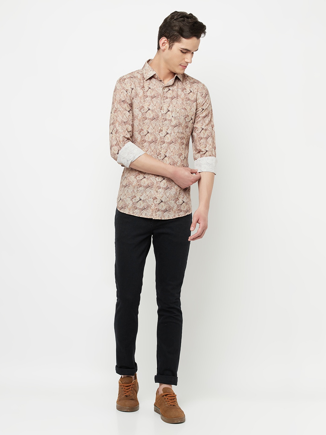 

Crimsoune Club Men Beige Slim Fit Floral Printed Casual Shirt