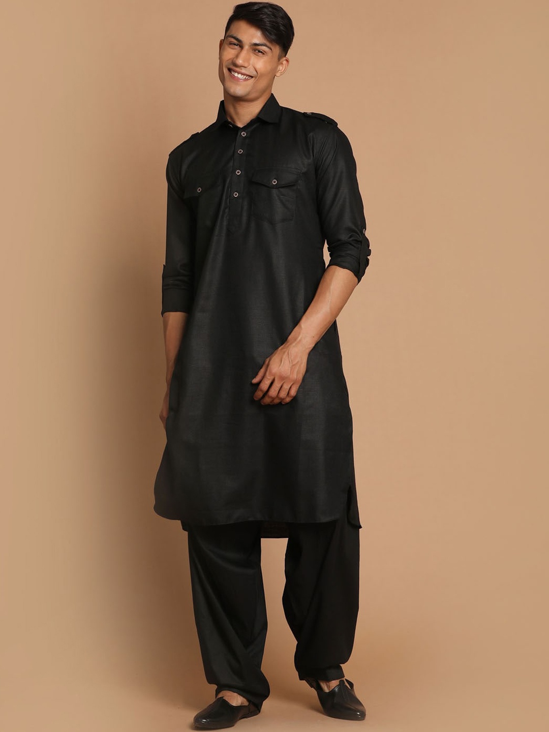 

VASTRAMAY Men Black Solid Cotton Blend Kurta with Salwar Set