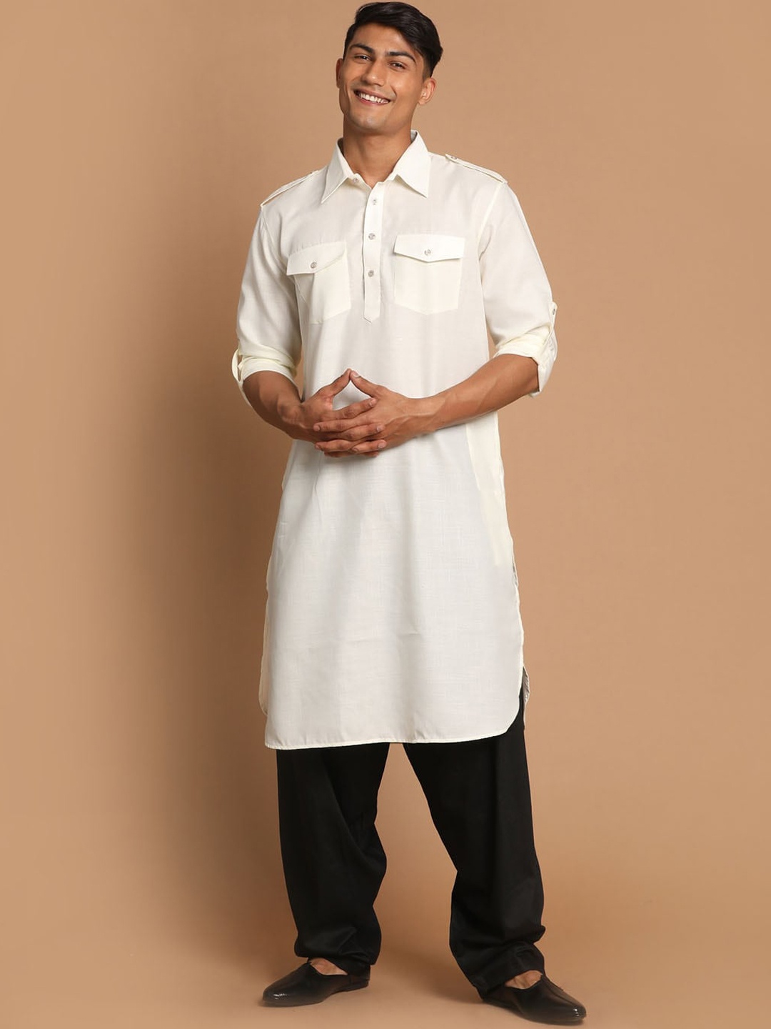 

VASTRAMAY Men Cream-Coloured Kurta with Salwar