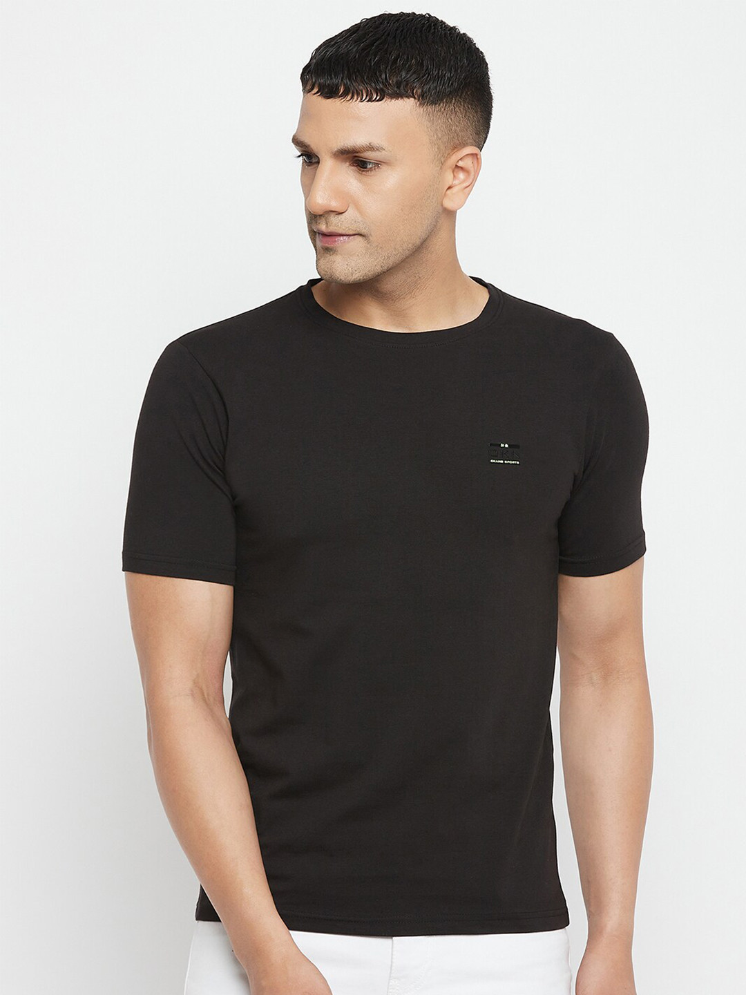 

Okane Men Black Solid T-shirt