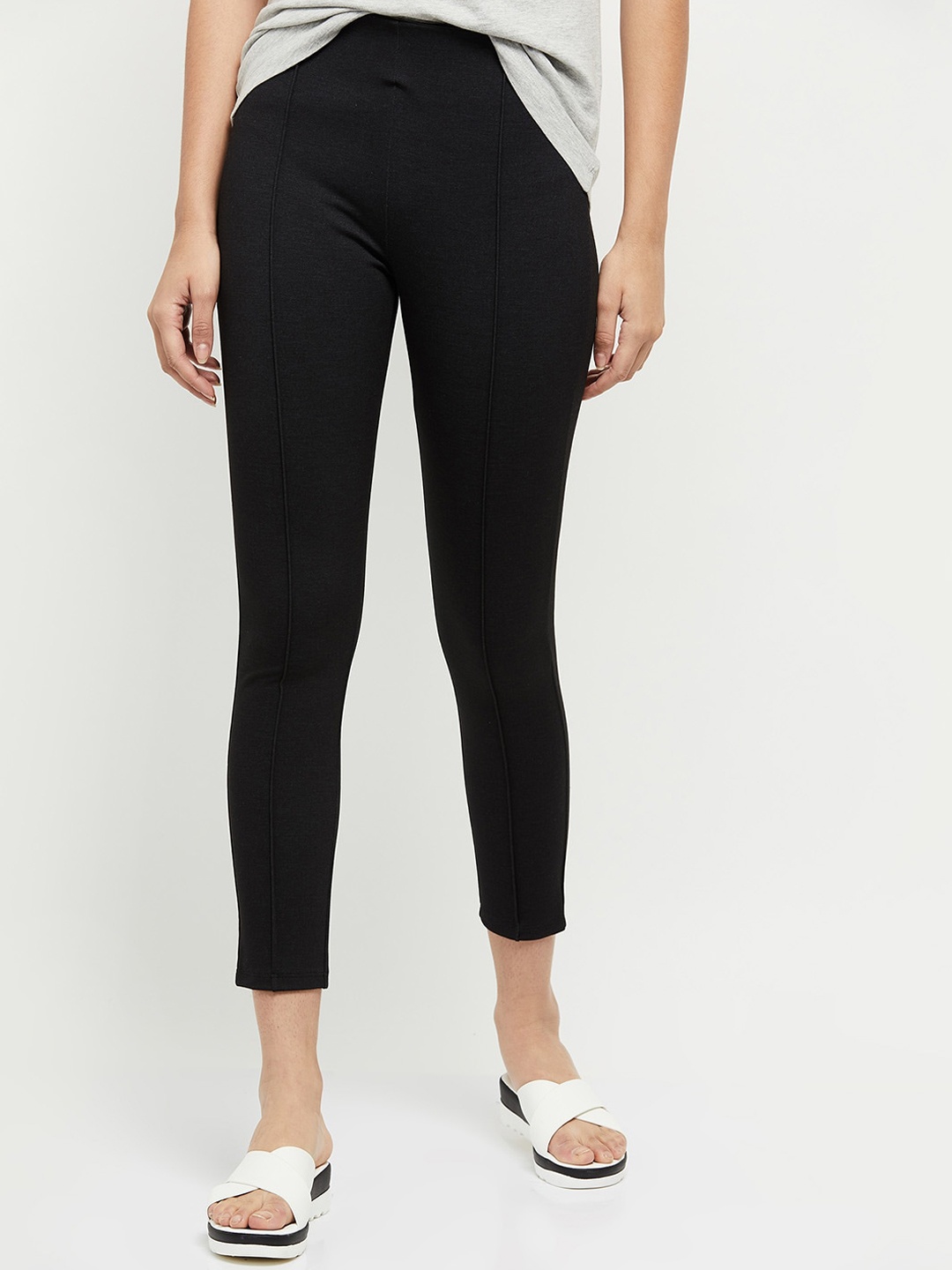 

max Women Black Solid Treggings