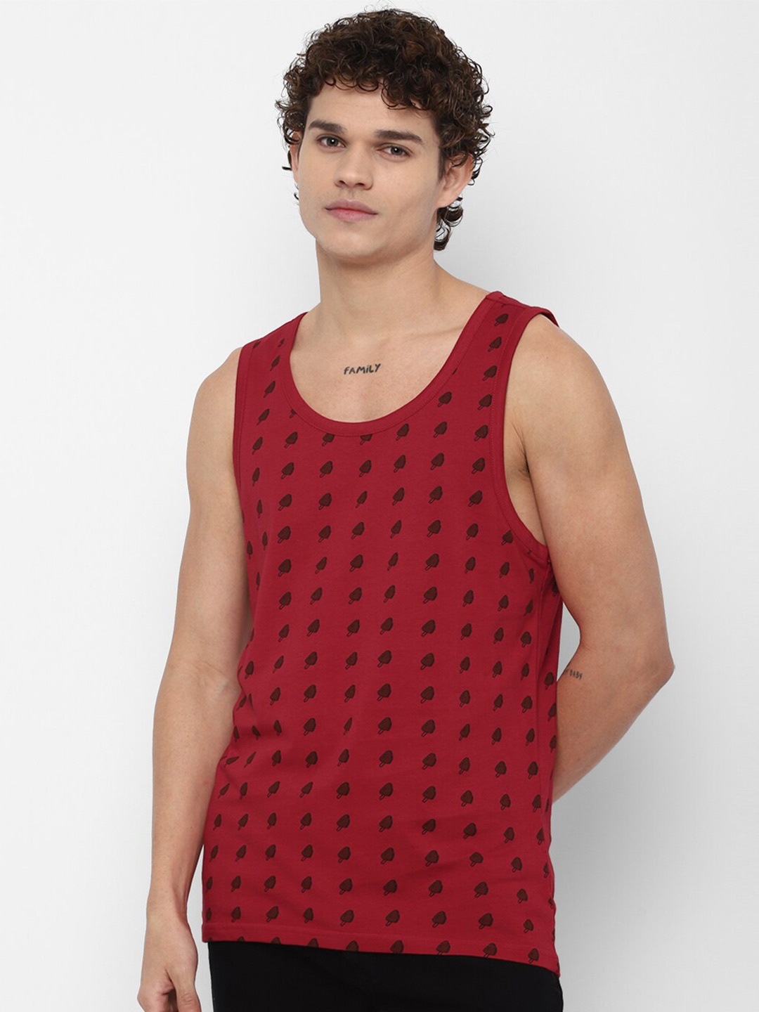 

FOREVER 21 Men Red Printed T-shirt