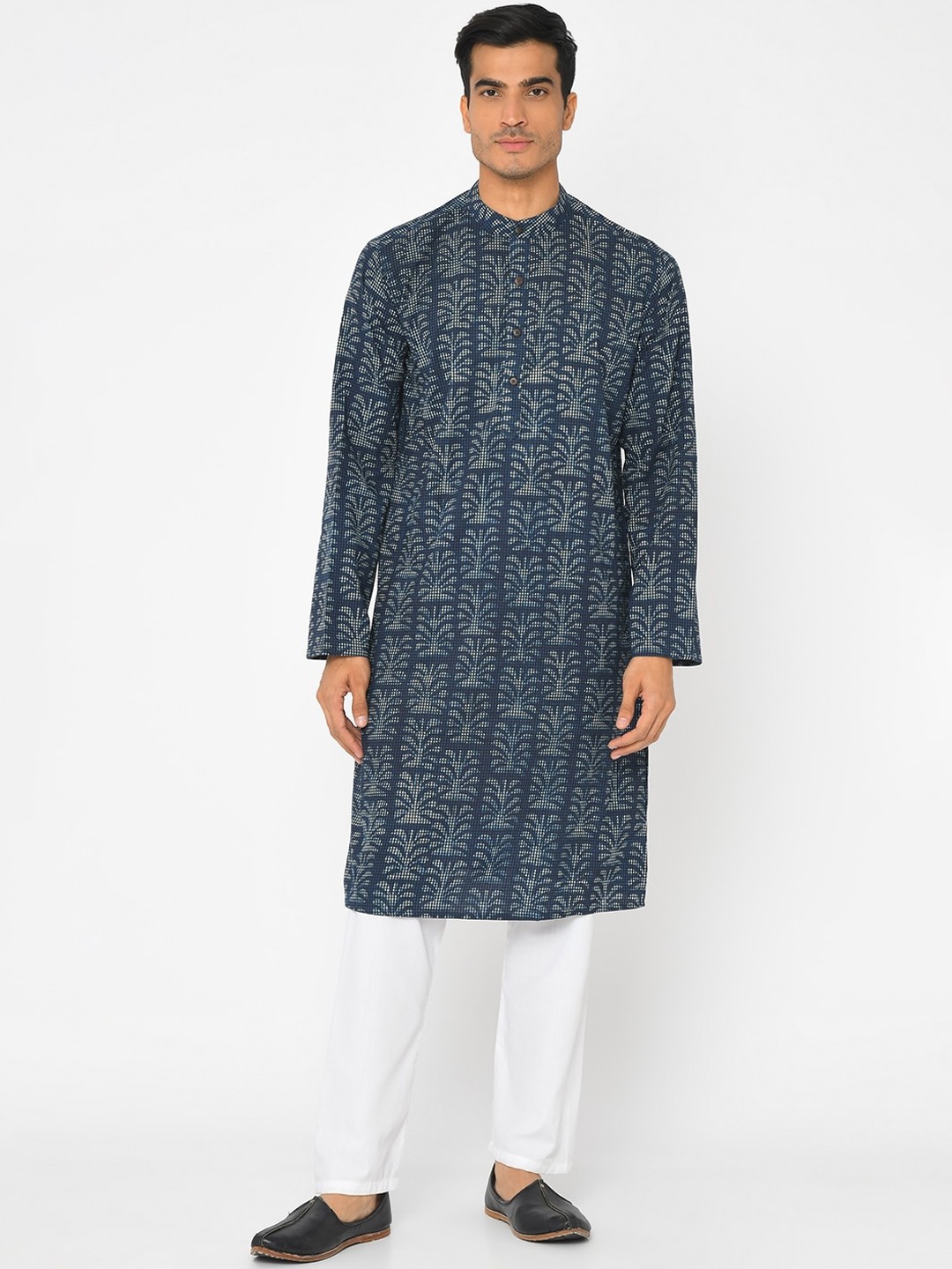 

Fabindia Men Navy Blue & White Printed Kurta