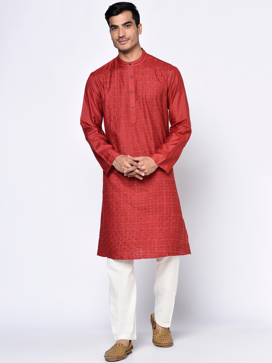 

Fabindia Men Red Geometric Embroidered Thread Work Kurta