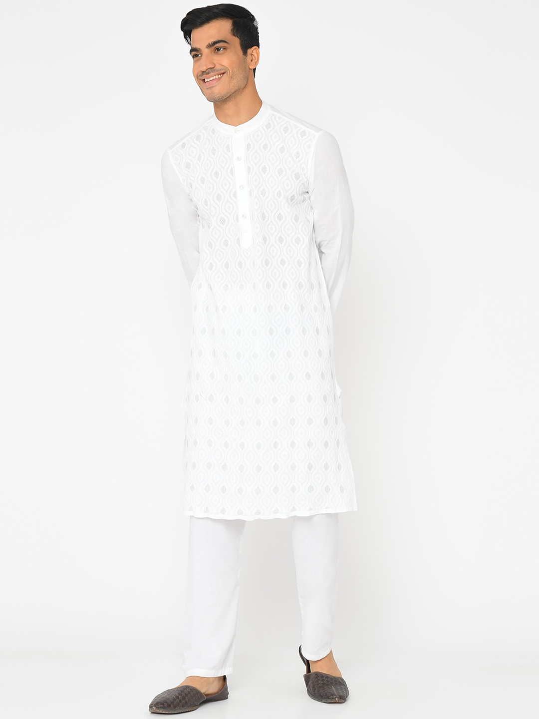 

Fabindia Men White Embroidered Thread Work Cotton Kurta