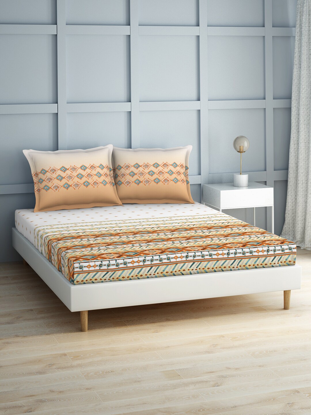 

SPACES Coral & White Geometric 210 TC Cotton King Bedsheet with 2 Pillow Covers