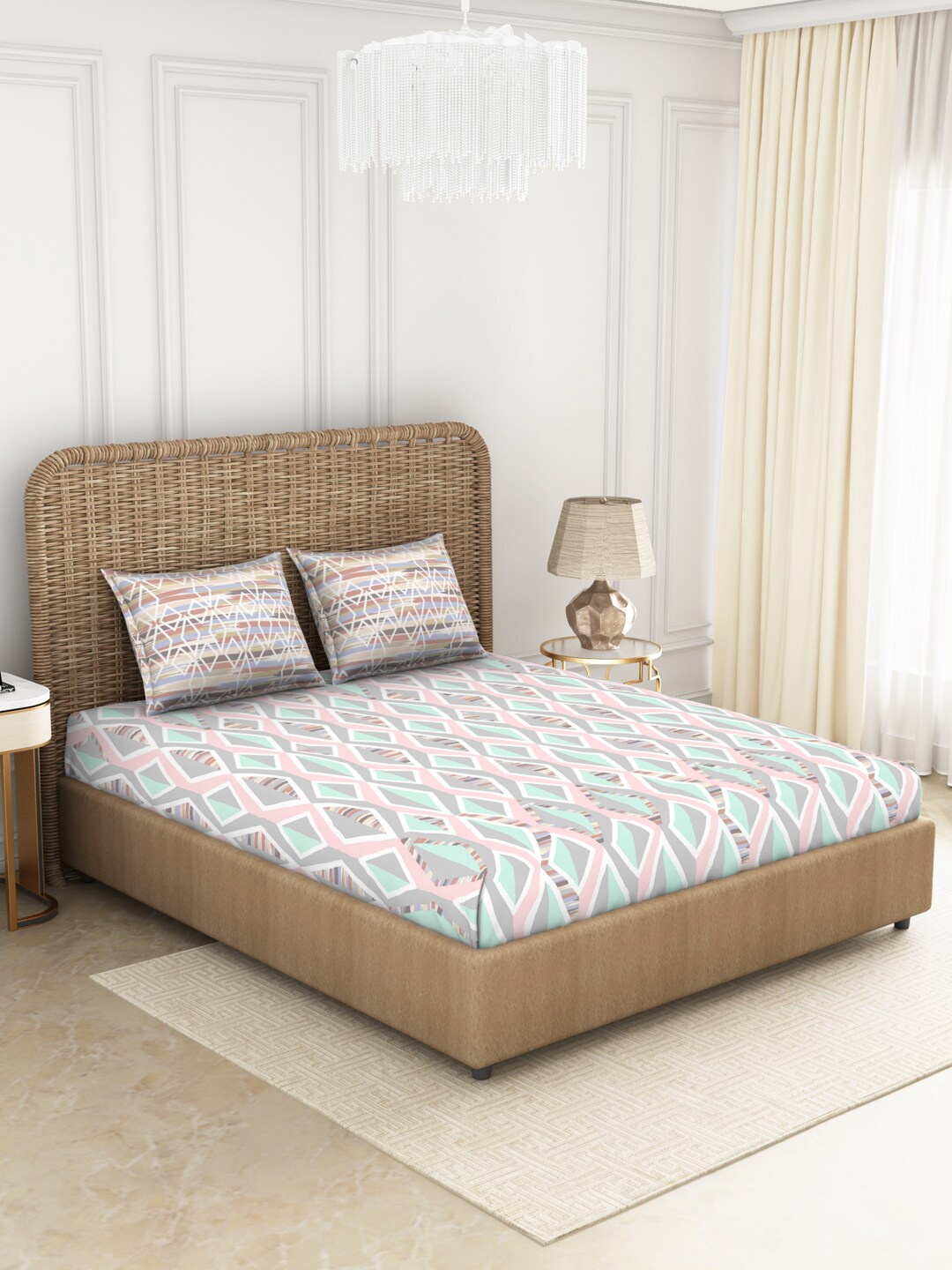 

SPACES Grey & Pink Geometric 144 TC Cotton Queen Bedsheet with 2 Pillow Covers