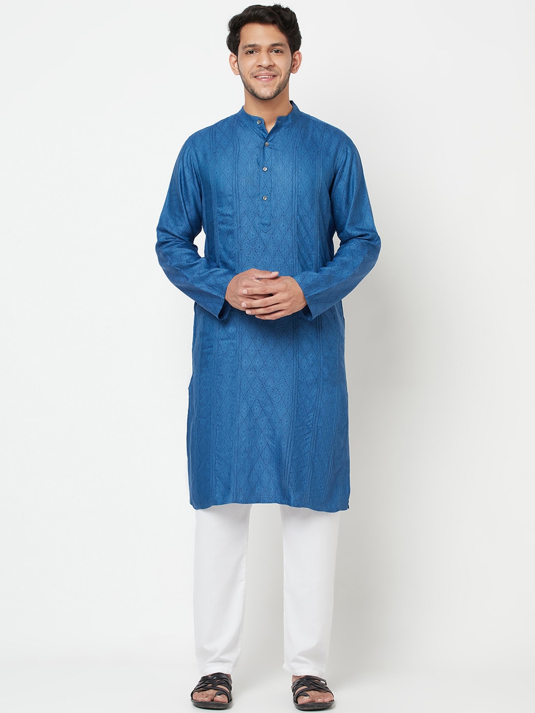 

Fabindia Men Blue Printed Thread Work Kurta