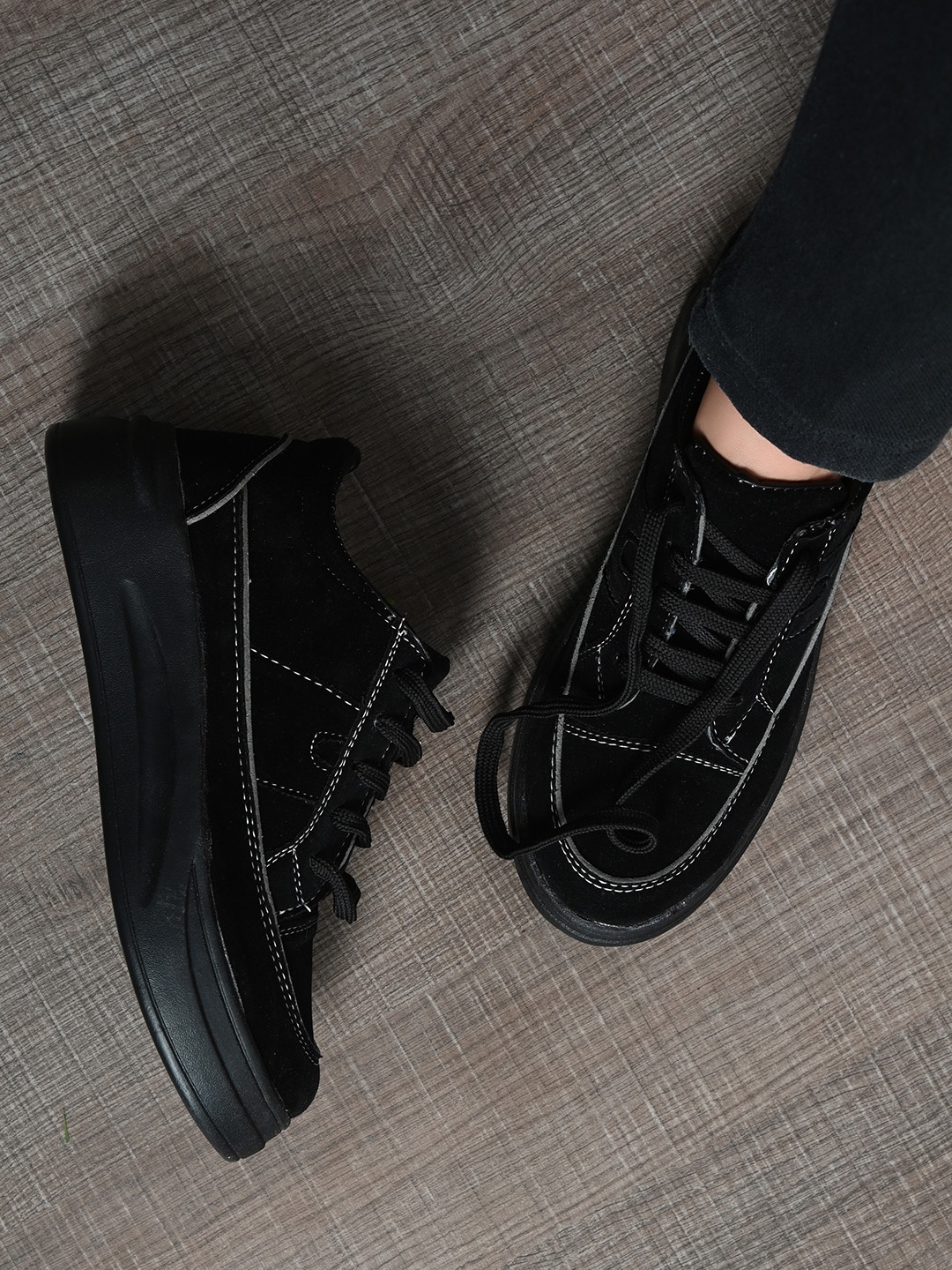 

El Paso Women Black Solid Lightweight Sneakers