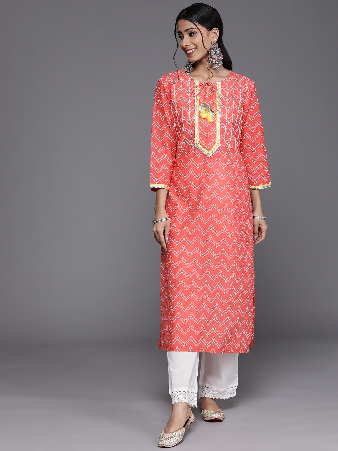 

Varanga Women Pink & White Bandhani Printed Gotta Patti Kurta