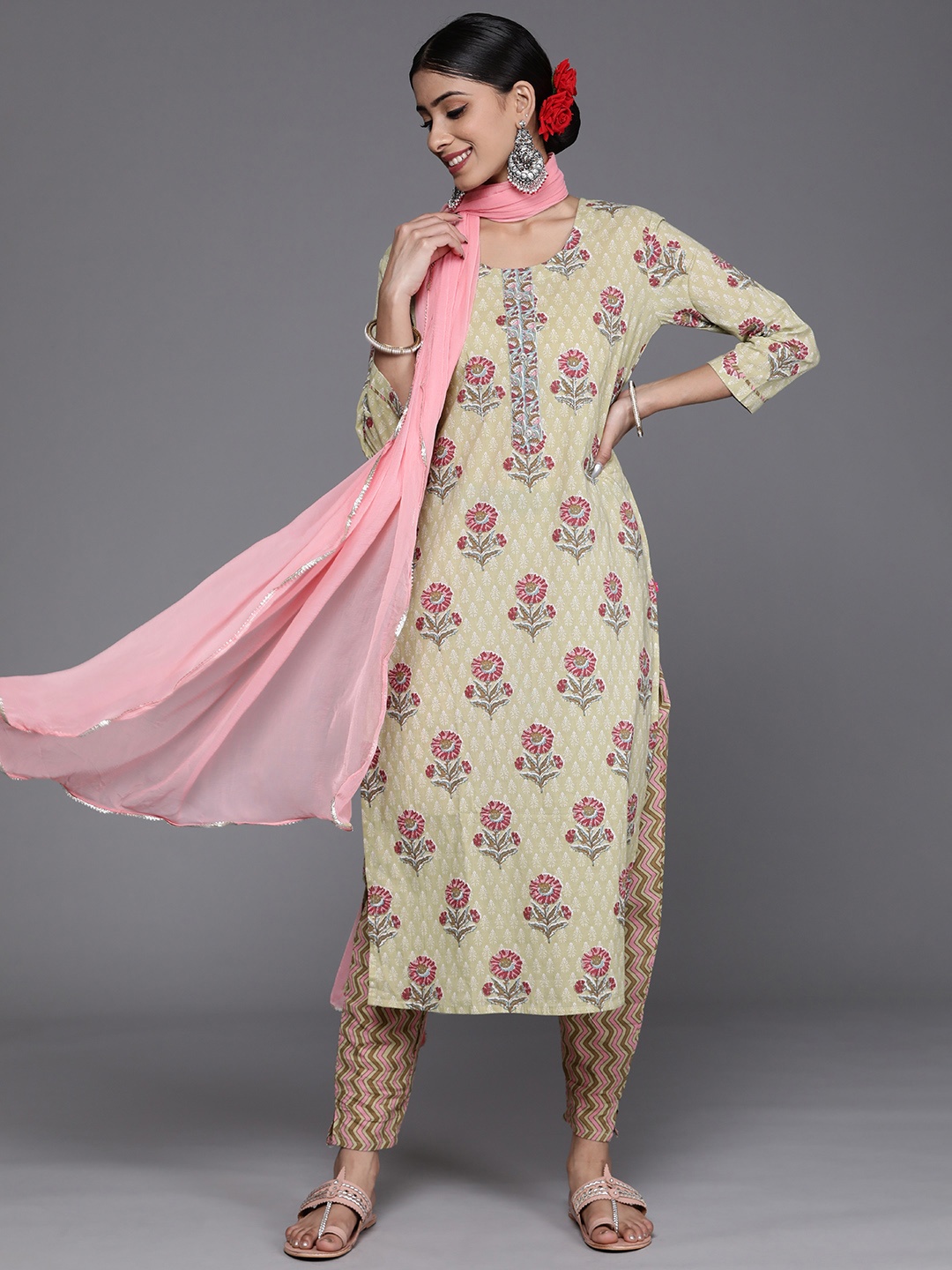 

Varanga Women Green & Pink Floral Printed Pure Cotton Kurta with Trousers & Dupatta