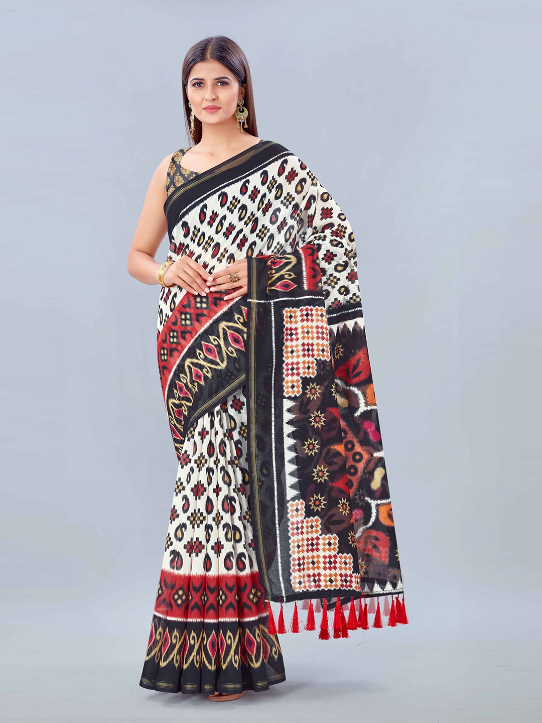 

Silk Land Navy Blue & White Kalamkari Pure Cotton Ikat Saree