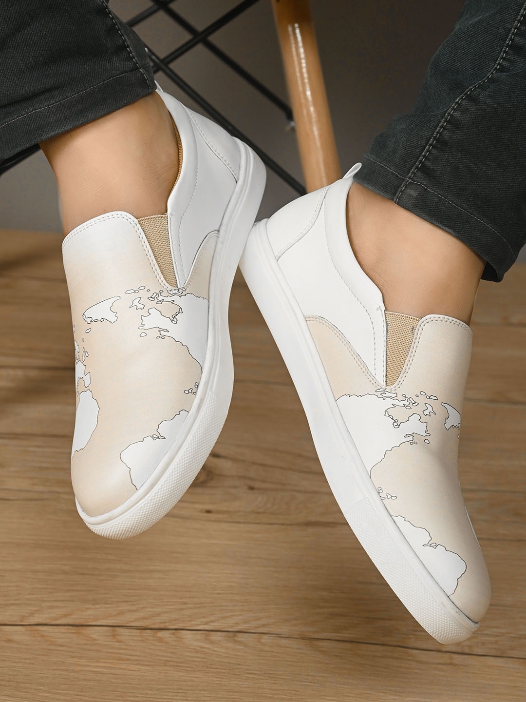 

San Frissco Men White Printed Lightweight Slip-On Sneakers