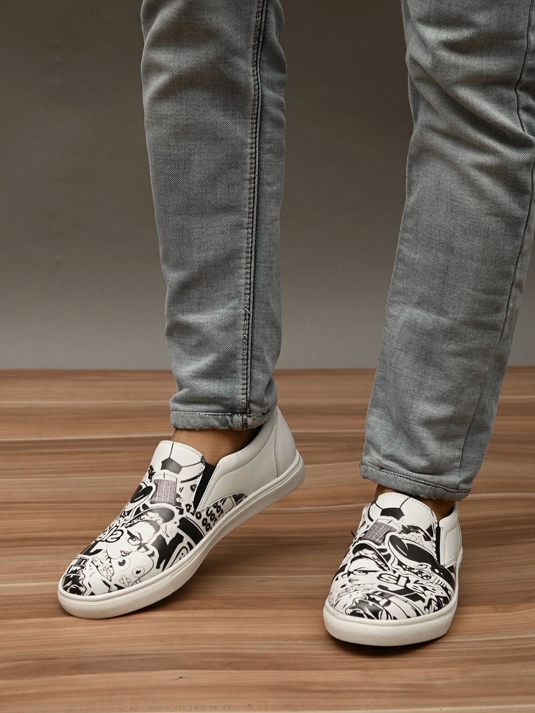 

San Frissco Men White Printed Sneakers