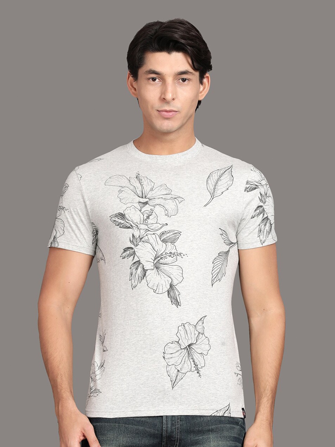 

Steenbok Men Grey & Black Floral Printed Pure Cotton T-shirt