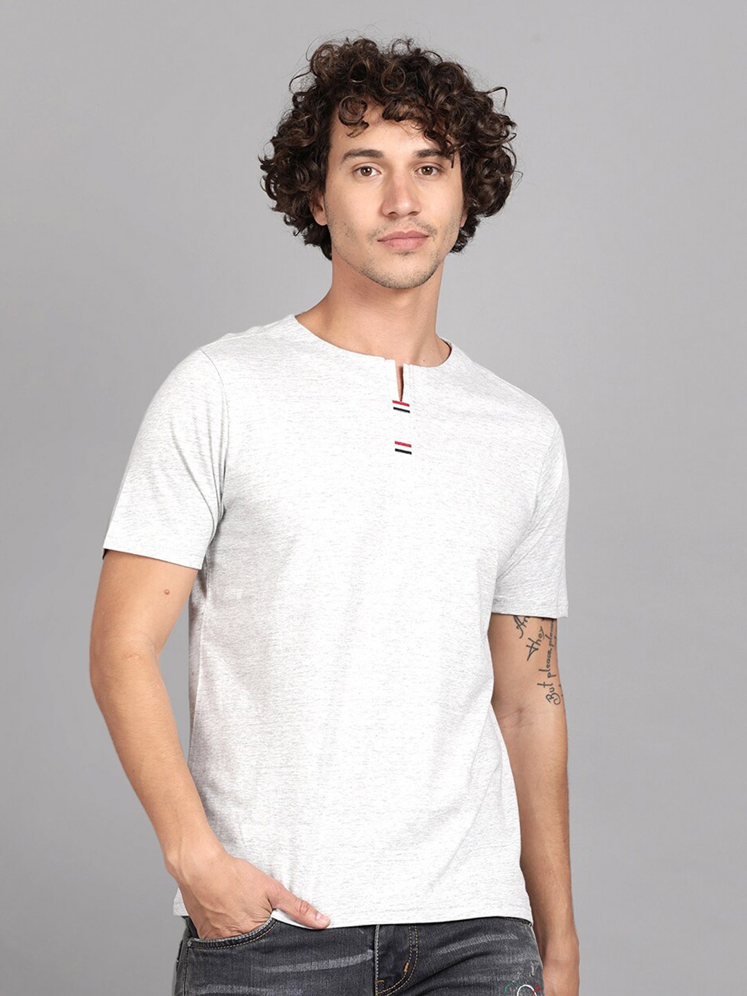 

Steenbok Men Grey Henley Neck T-shirt