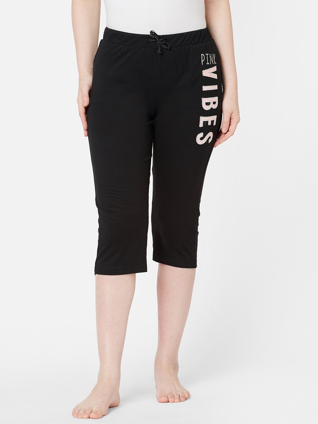 

Sweet Dreams Women Black Solid Mid Rise Capris