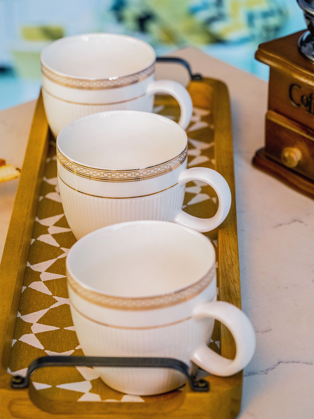 

White Gold Set Of 6 White & Gold-Toned Dishwasher Safe Porcelain Mugs