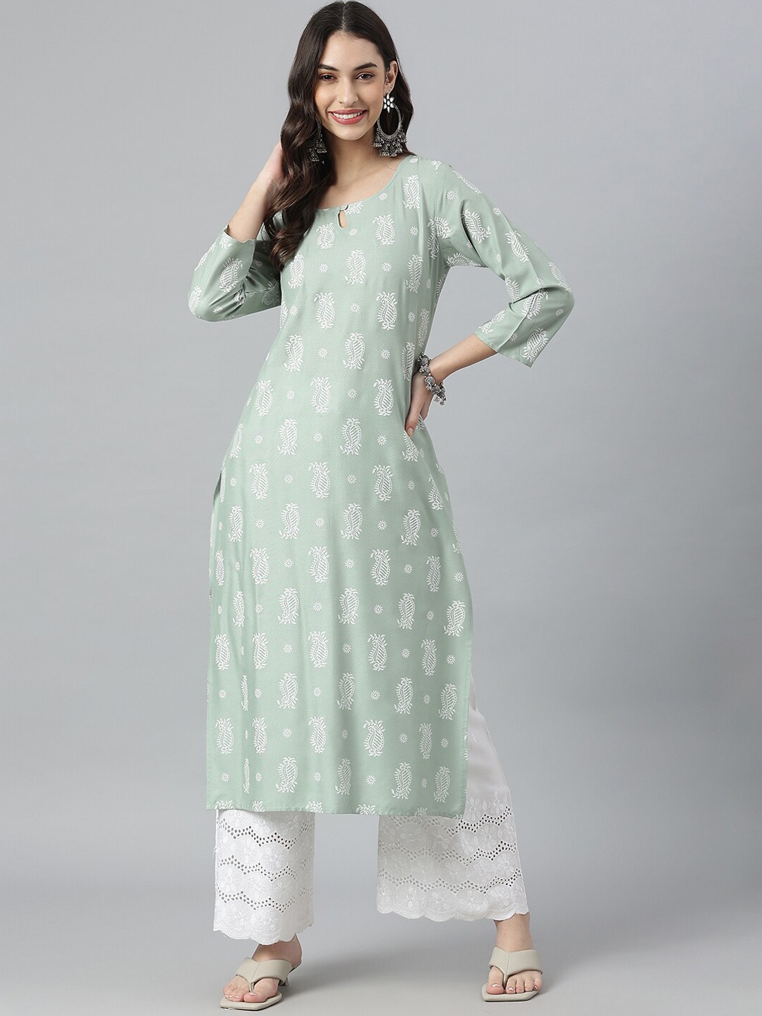 

Stylum Women Green & White Paisley Printed Keyhole Neck Indie Prints Straight Kurta