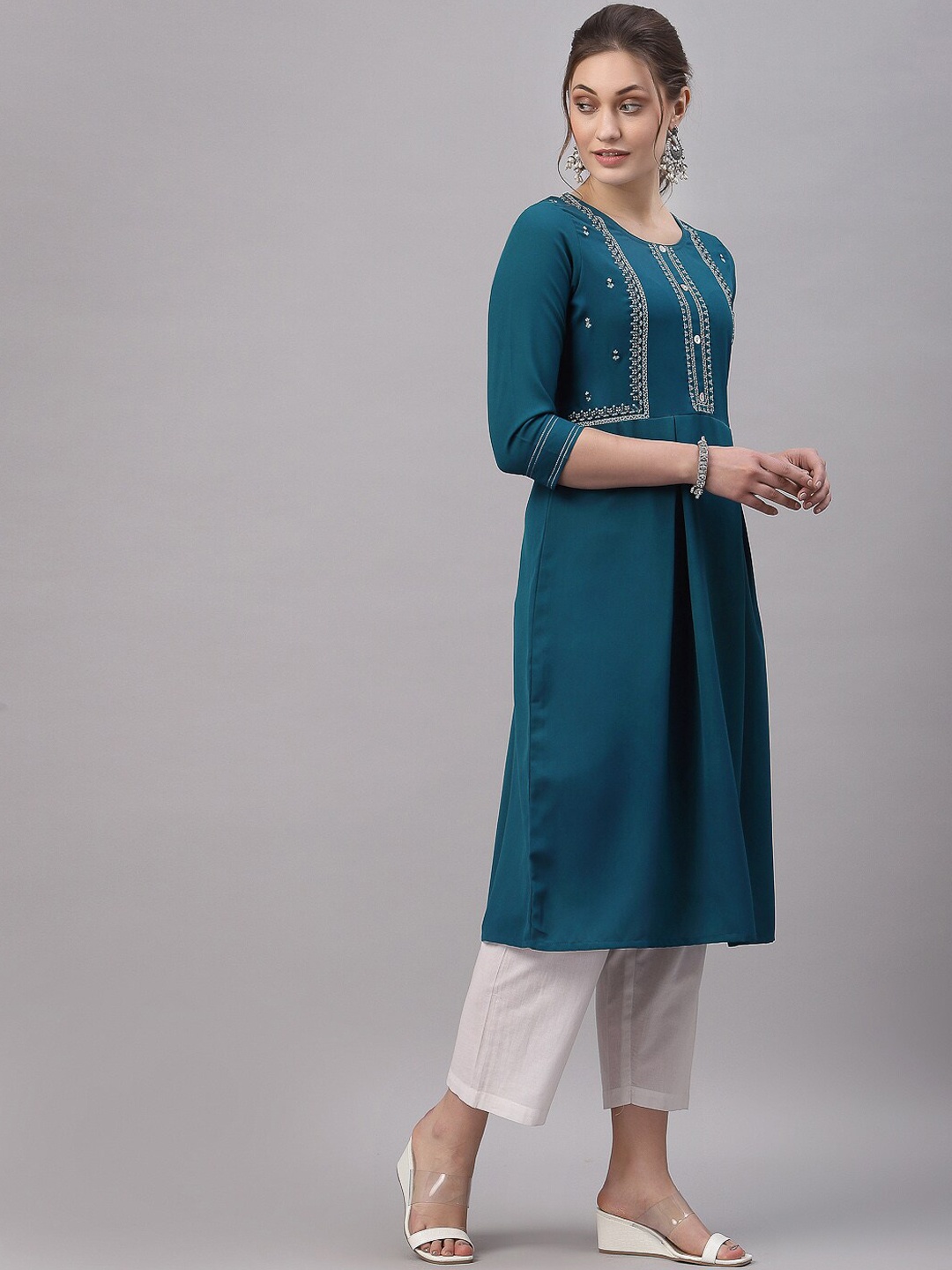 

SANISA Women Teal Geometric Embroidered Georgette Kurta