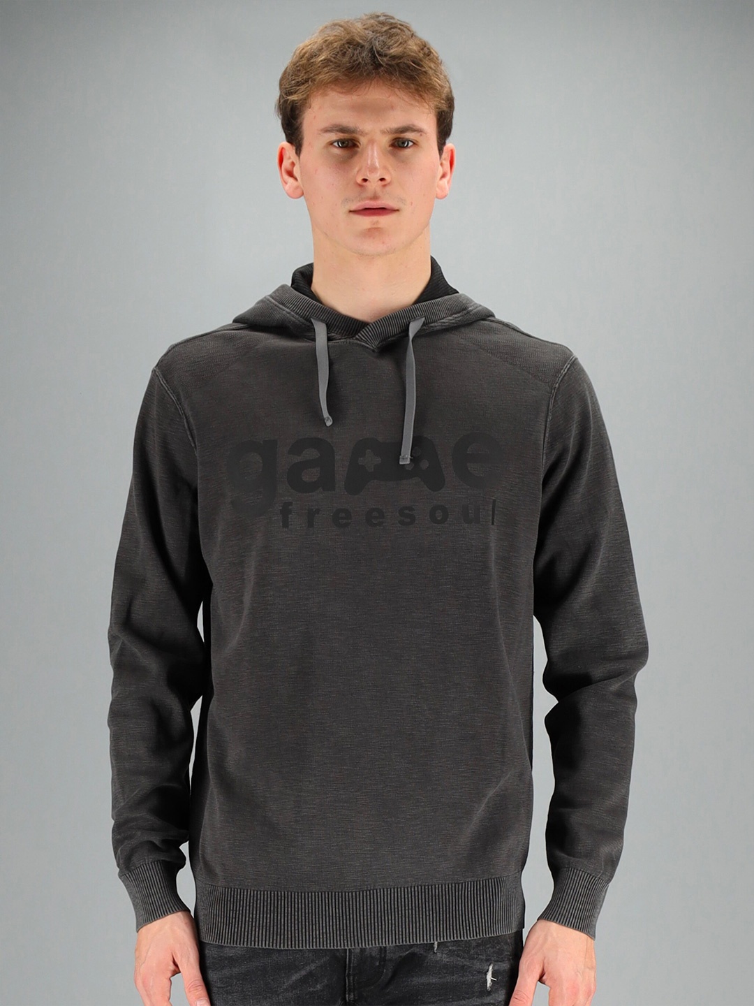 

FREESOUL Men Grey Printed Hooded Sweatshirt