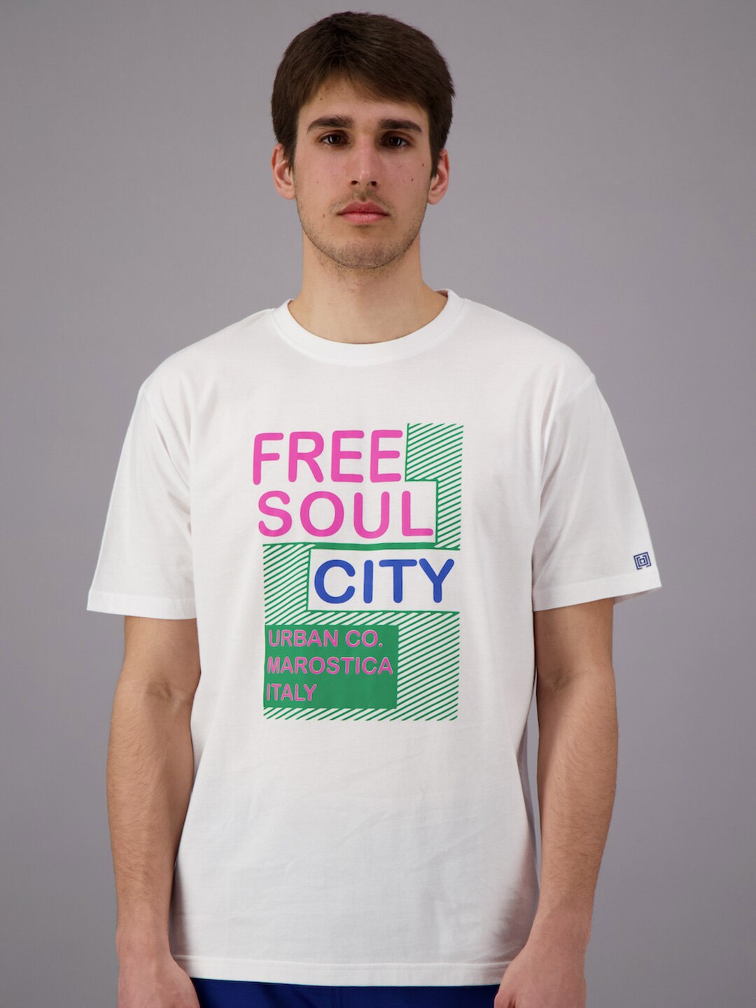 

FREESOUL Men White & Green Printed Drop-Shoulder Sleeves Pure Cotton T-shirt