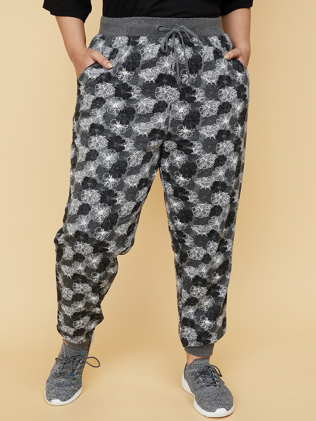 

max Plus Size Women Charcoal Grey & White Printed Joggers
