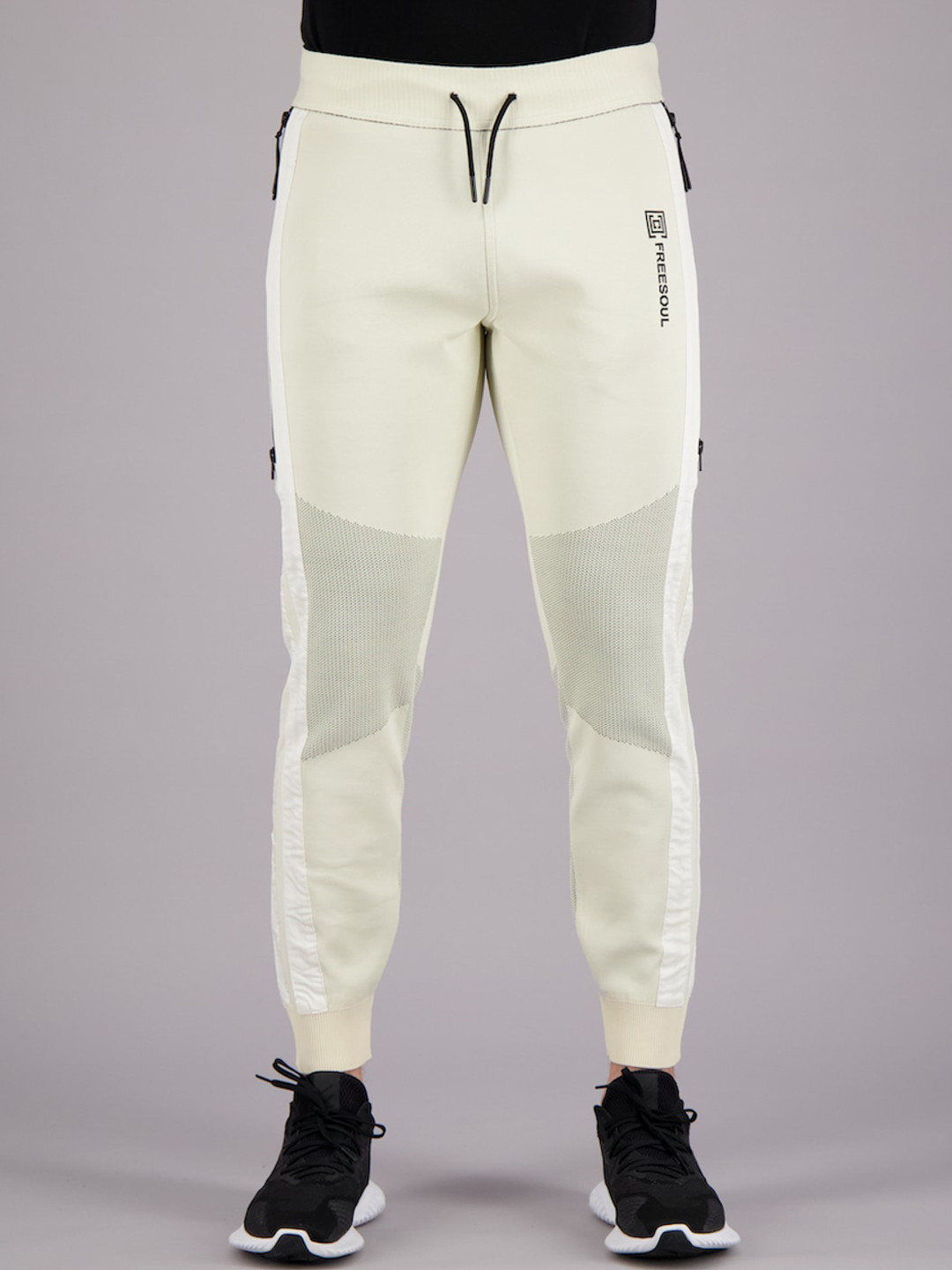 

FREESOUL Men Off White Solid Joggers