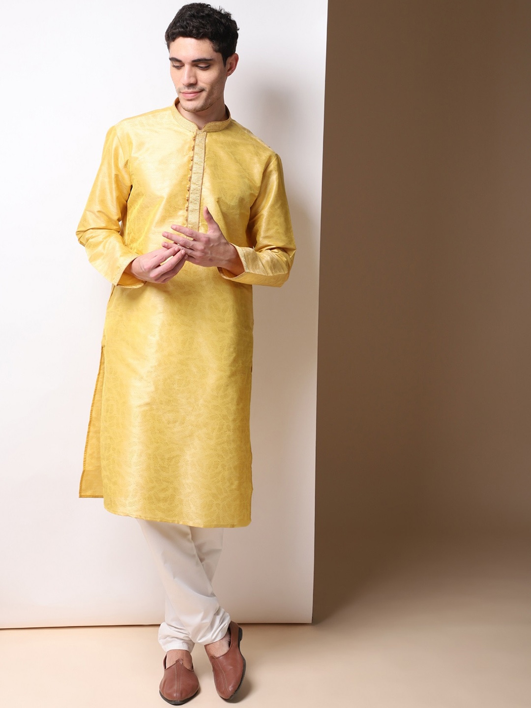 

GoStyle Men Yellow Thread Work Pure Cotton Kurta with Pyjamas