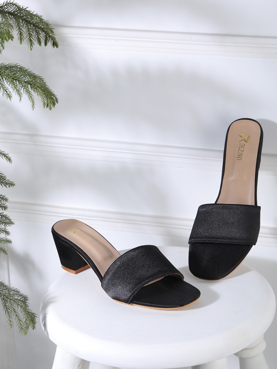 

R DEZINO Black Block Sandals