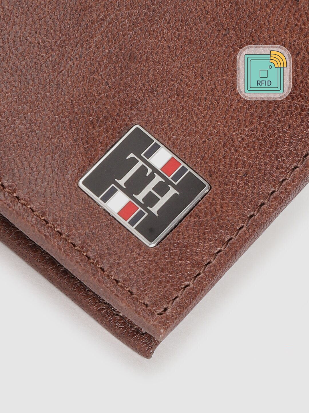 

Tommy Hilfiger Men Brown Floral Cut Work Leather Two Fold Wallet