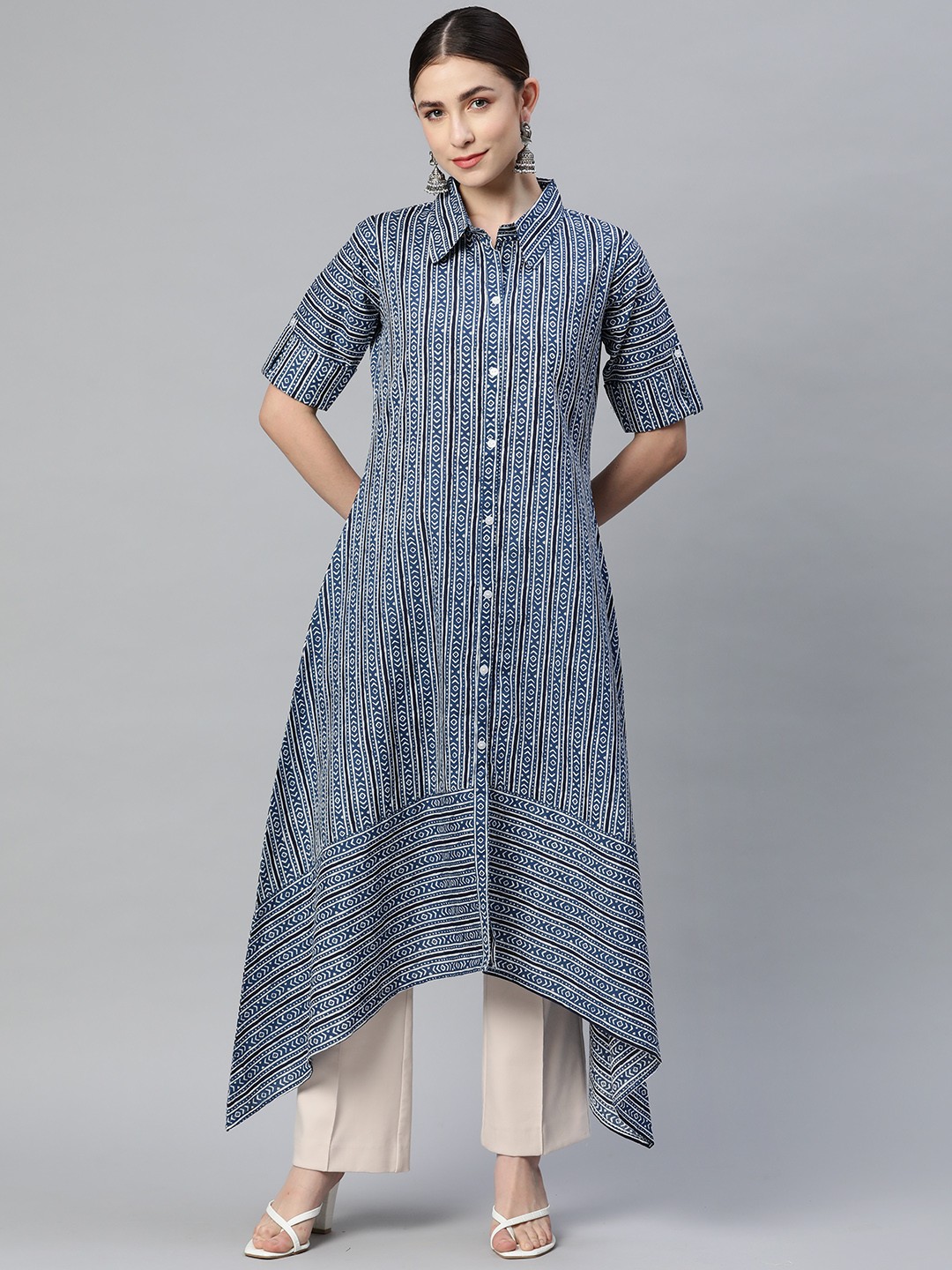 

mokshi Women Blue & White Ethnic Motifs Printed Kurta