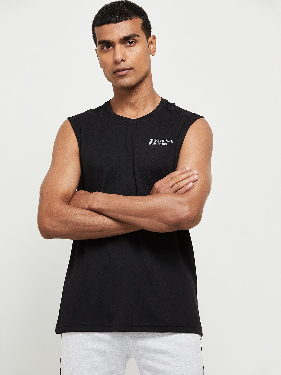 

max Men Black Solid T-shirt