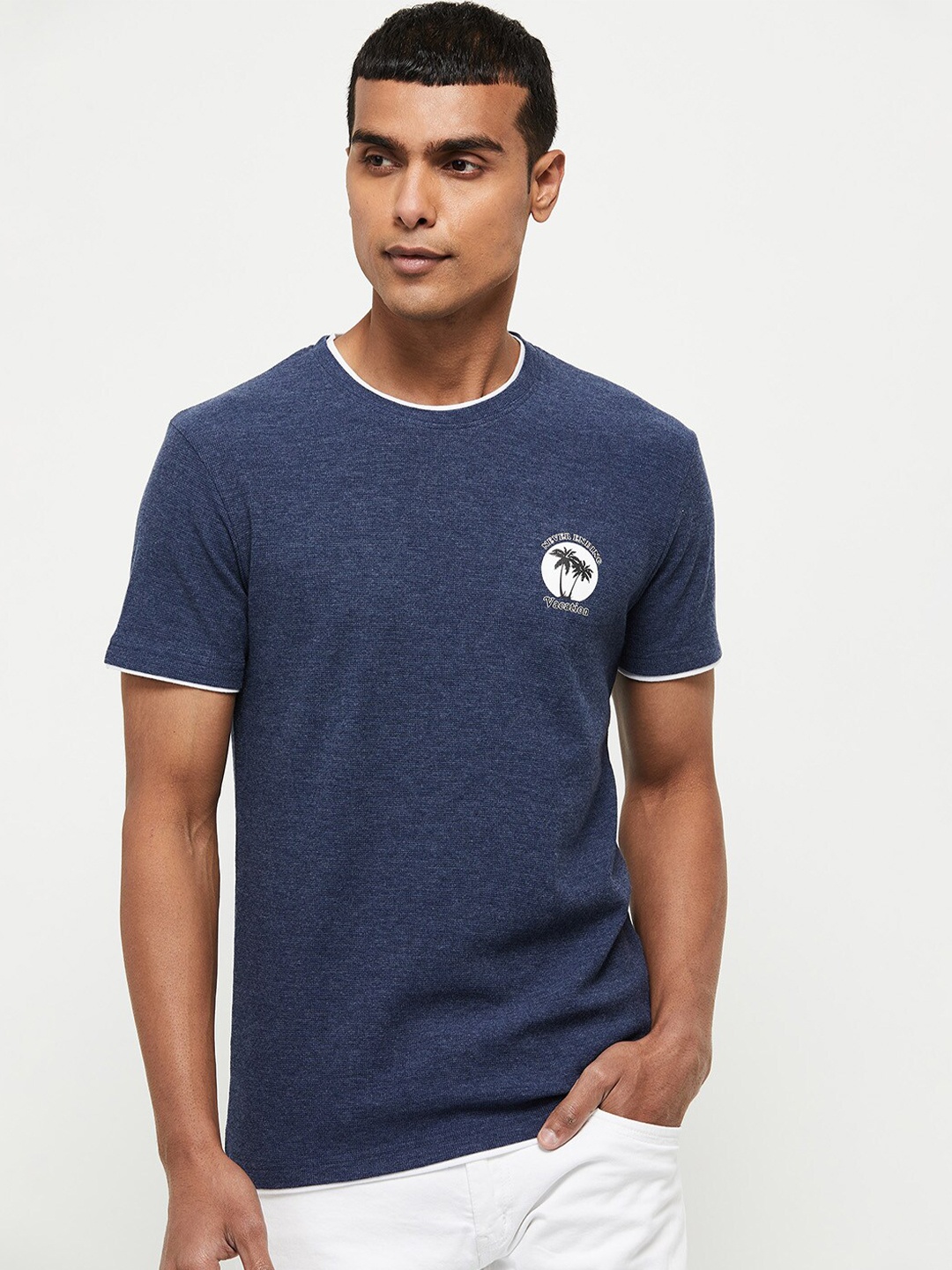 

max Men Navy Blue Solid T-shirt