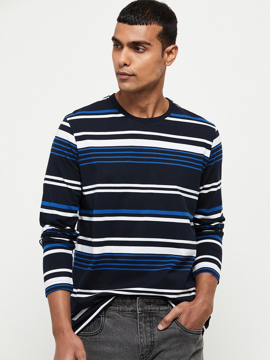 

max Men Navy Blue Striped T-shirt