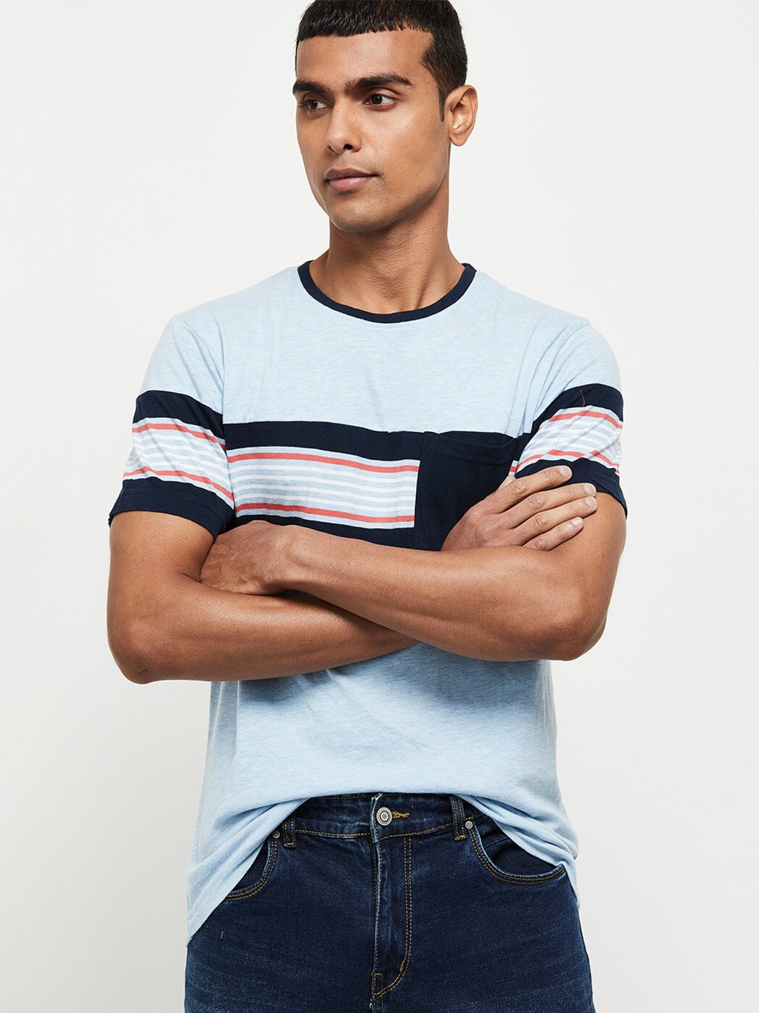 

max Men Blue Striped T-shirt