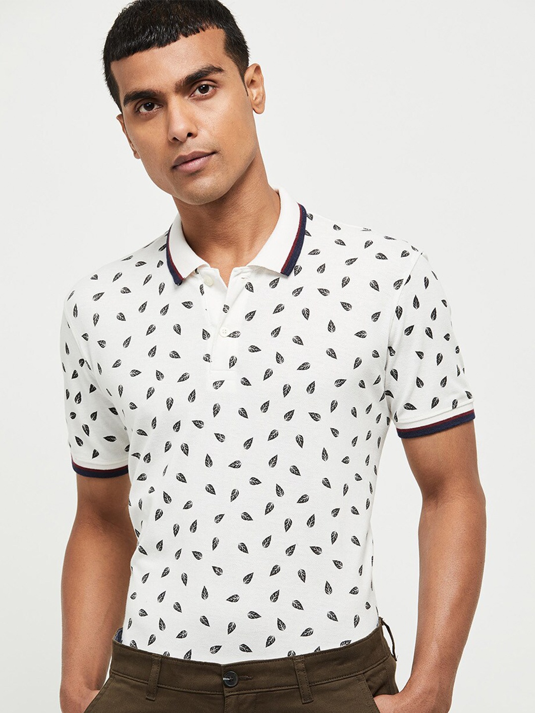 

max Men White Floral Printed Polo Collar T-shirt