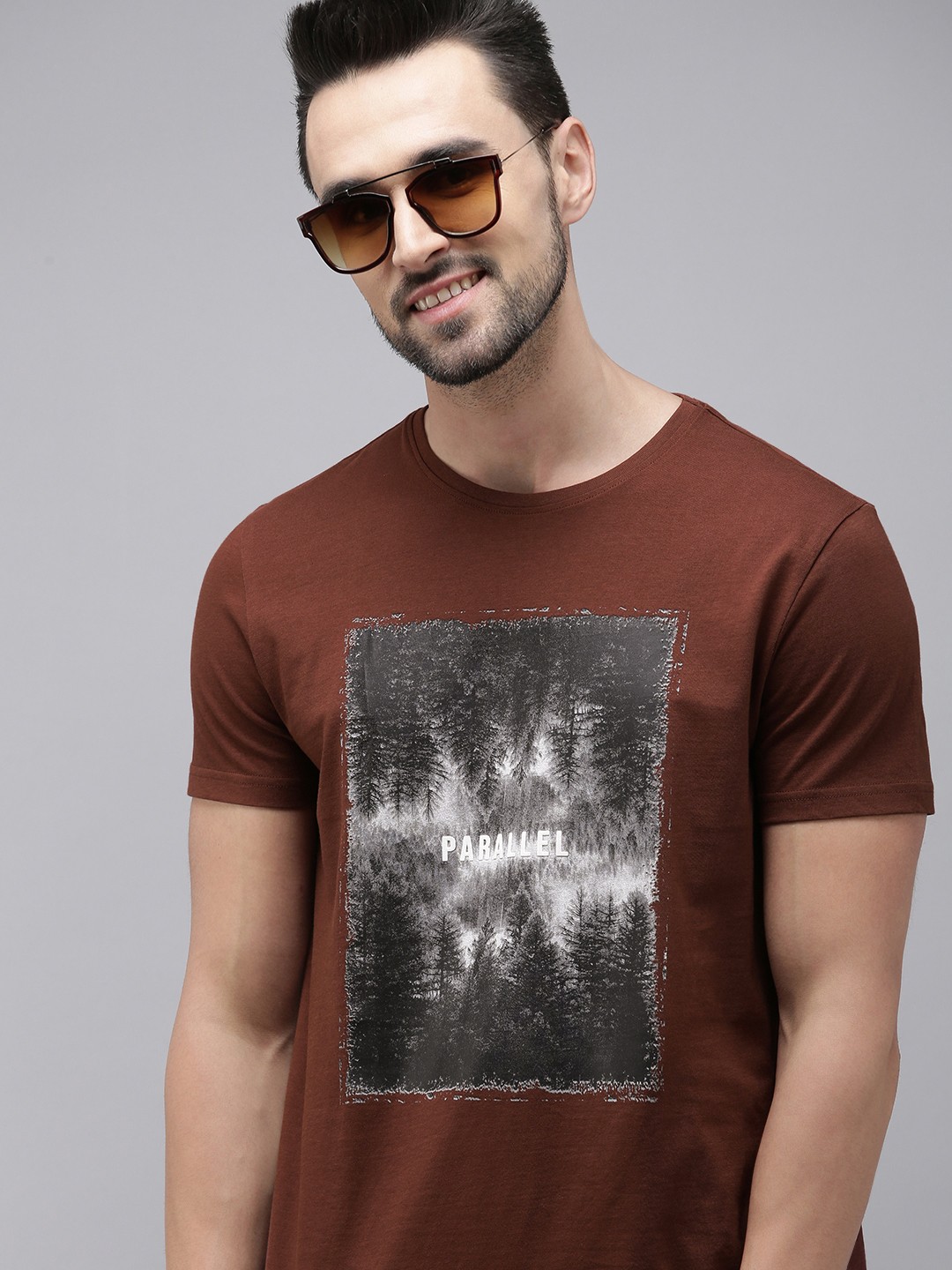 

THE BEAR HOUSE Men Brown & Black Printed Pure Cotton T-shirt
