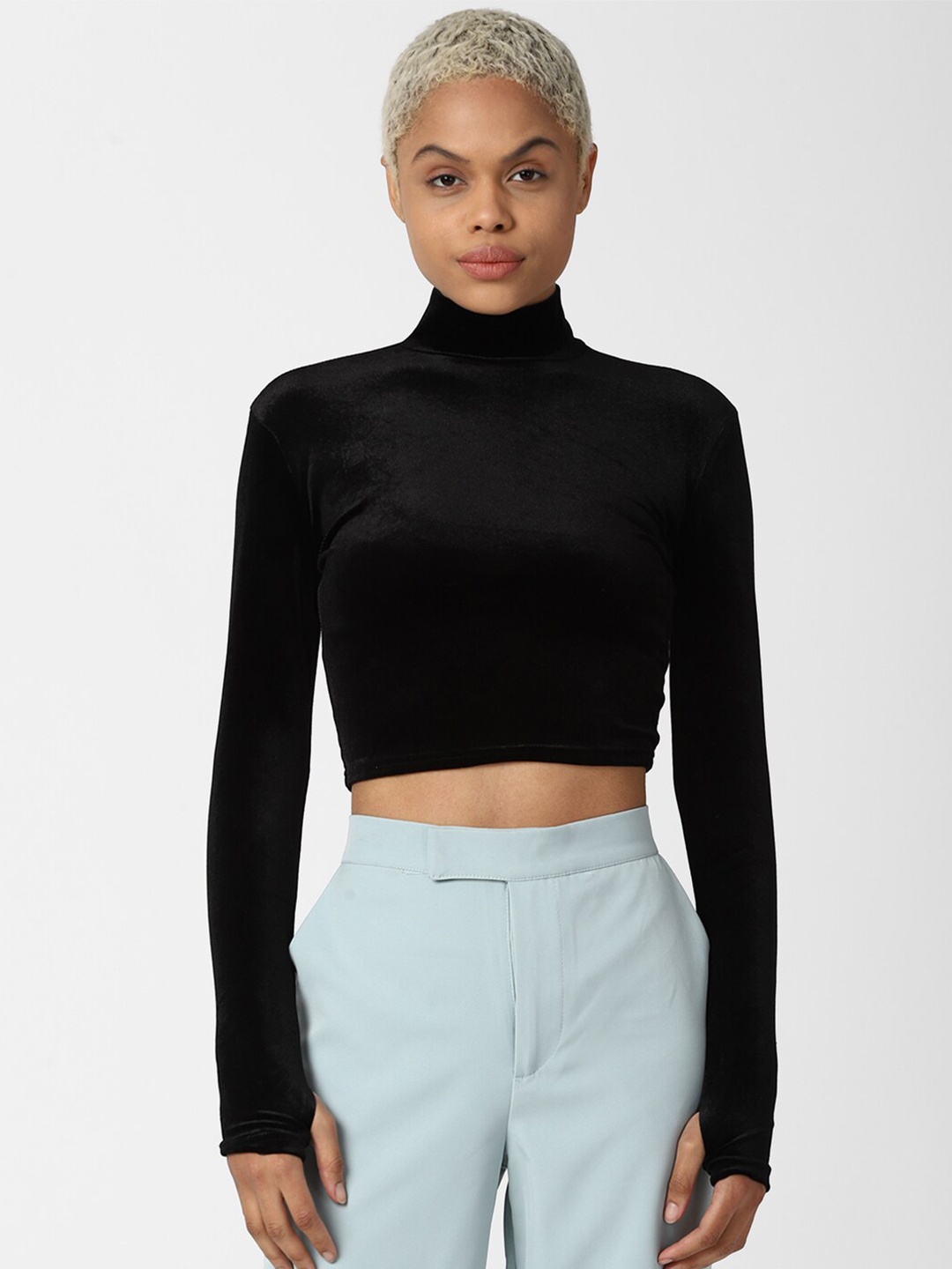 

FOREVER 21 Black Crop Top