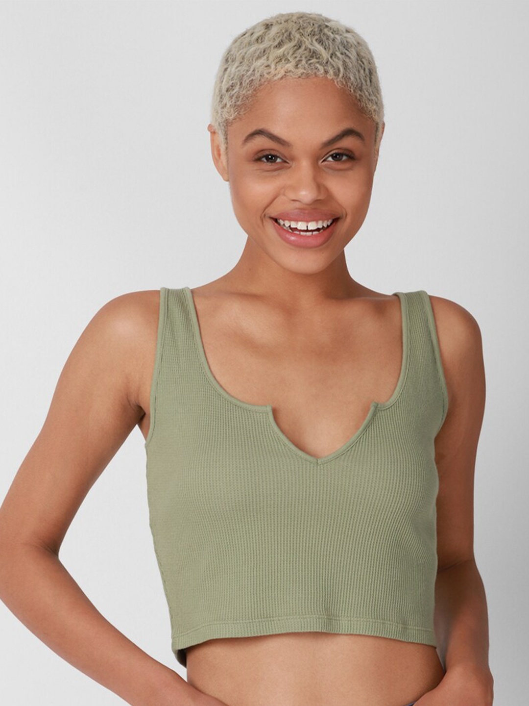 

FOREVER 21 Olive Green Solid Pure Cotton Crop Top