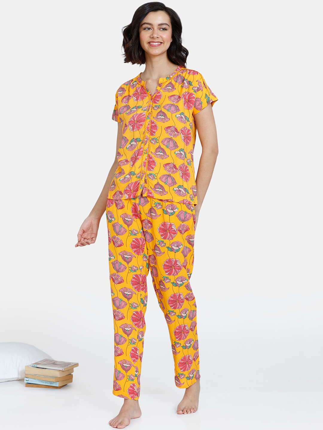 

Zivame Women Yellow & Pink Printed Night suit